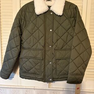 Levi's olive green winter Sherpa Jacket women’s size medium!